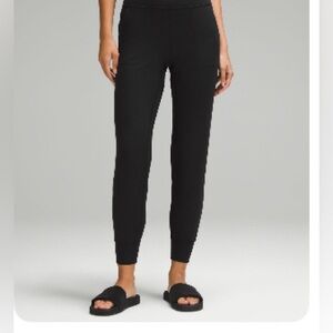 Lululemon align high rise jogger in black